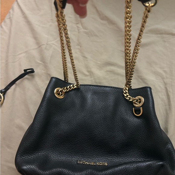 Michael Kors Black Shoulder Bag with Gold Chain - Picture 13 of 16